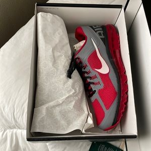 Brand new Nike Mens running shoe